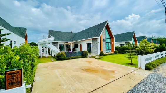 LINE_ALBUM_Gio-Pool-Villa_250311_93